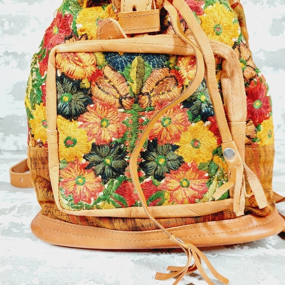 Boutique Floral Tapestry Embroidery Drawstring Backpack Leather Accents 1088 - Picture 2 of 11
